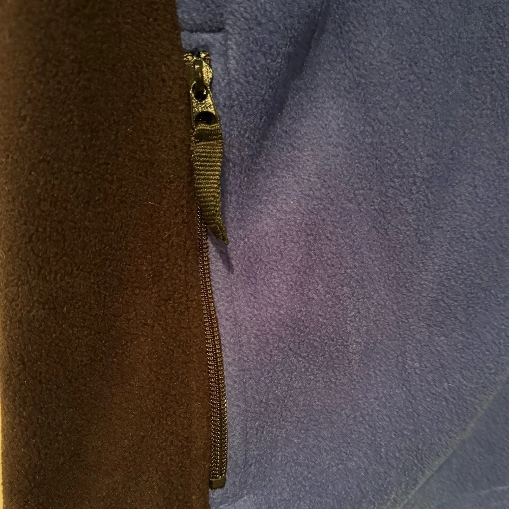 Gently used Hunter Mountain Embroidered Fleece Vest size Large - Picture 8 of 8